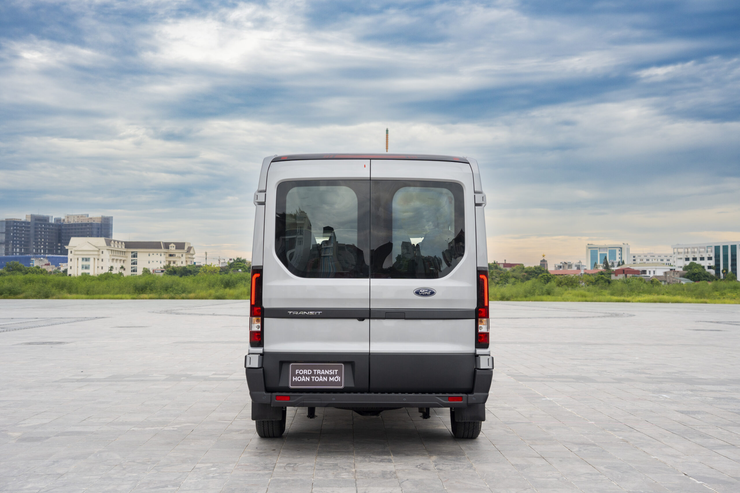 FORD TRANSIT 2024 TREND 16 CHỖ6