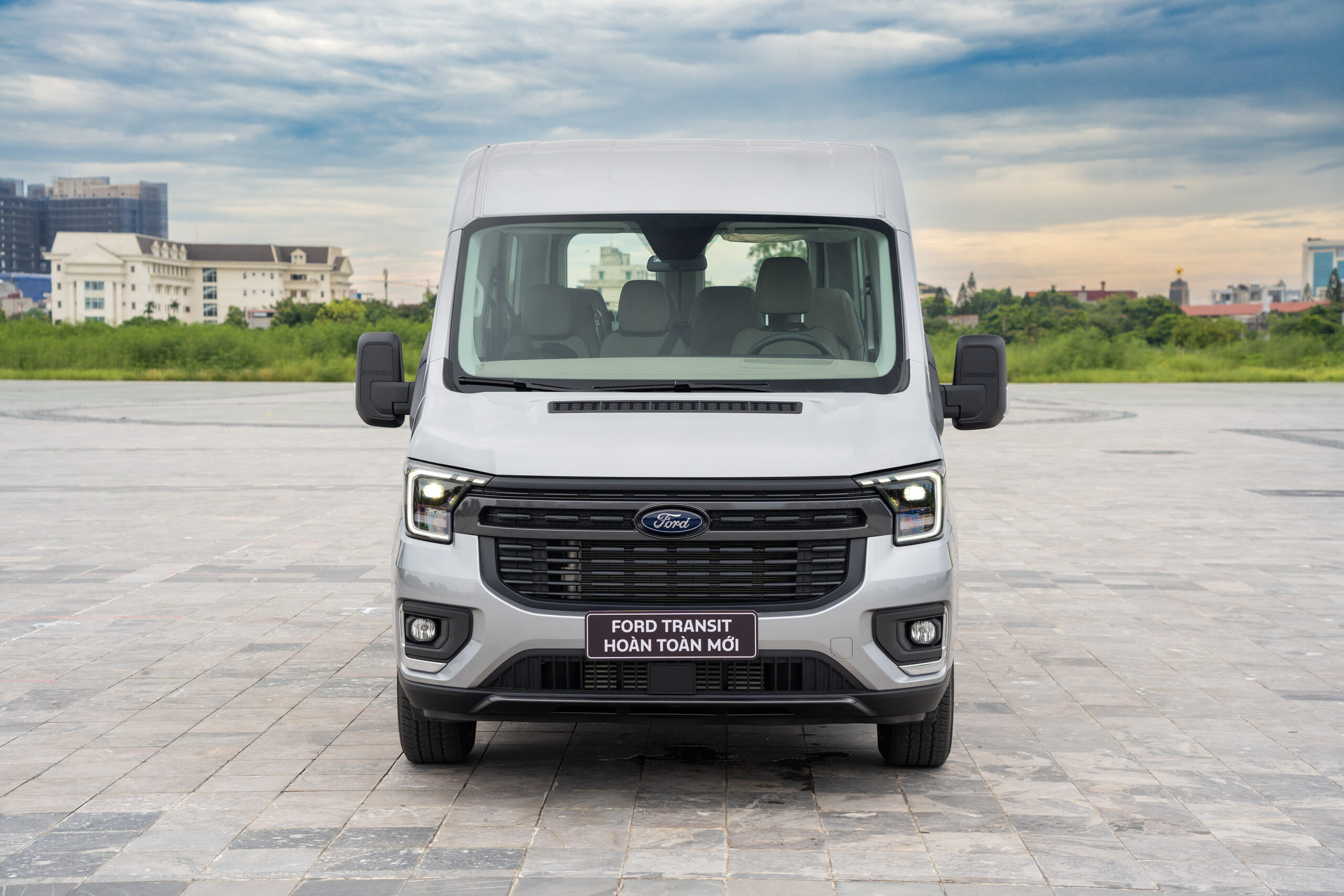 FORD TRANSIT 2024 TREND 16 CHỖ1