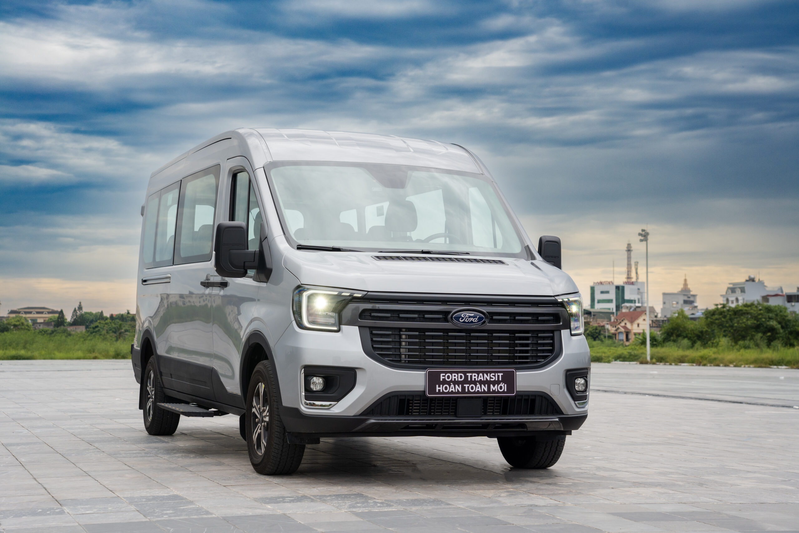 FORD TRANSIT 2024 TREND 16 CHỖ2