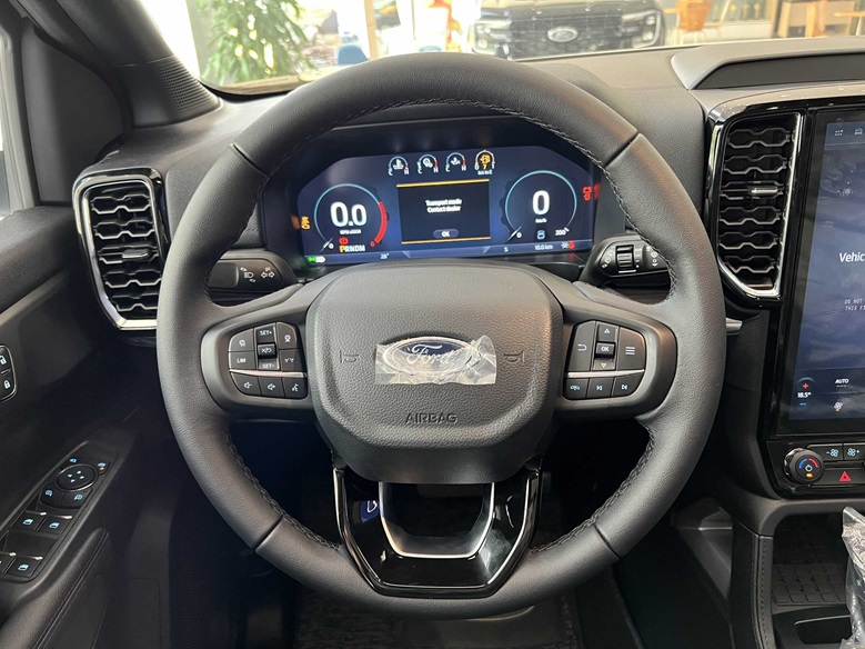 Nội thất Ford Everest Titanium 4x2